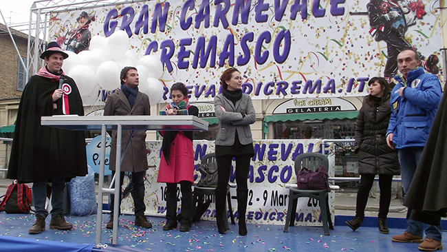 Il palco con le Autorità (foto © Cremaonline.it)