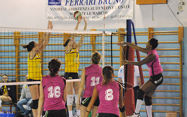 Letizia Bassi in attacco (foto © Cremaonline)