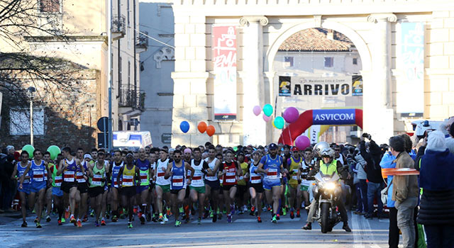 Maratonina di Crema 2015. La partenza (foto © Geo)