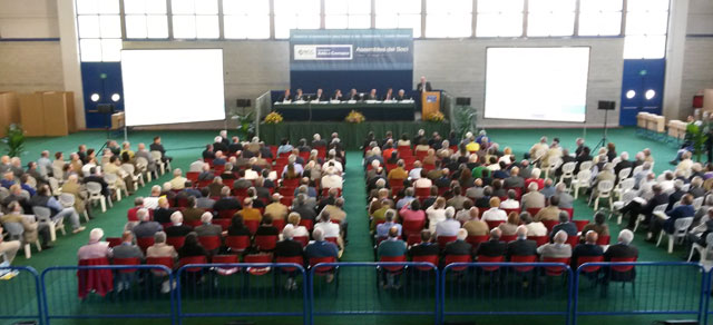 L'assemblea alla palestra Toffetti (foto © Cremaonline.it)