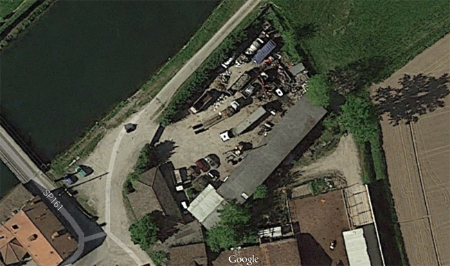Il luogo dove venivano smontati i mezzi rubati (foto © Google Maps)