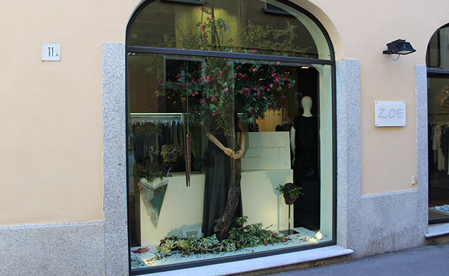 La vetrina di Zoe, in via Ponte Furio (foto © Cremaonline.it)