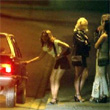 Costretta a prostituirsi, caccia all'aguzzino