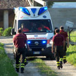 Si getta nel canale e annega