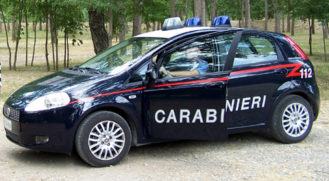 Carabinieri, controlli lungo le strade del Cremasco. Sequestrati bastoni, una mazza da baseball, eroina, cocaina e hashish. Quattro patenti ritirate per guida in stato d'ebbrezza
