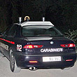Ladro si tuffa da auto in corsa: arrestato dai carabinieri