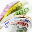 Finge la clonazione della carta di credito: denunciato