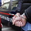 Pestata a sangue, arrestati quattro indiani. Uno per stalking