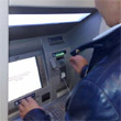 Prosciuga il conto e finge clonazione del bancomat