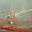 Incendio nel fienile: bruciano 2.500 rotoballe