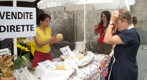 �Mercato di Campagna Amica�, 13 milioni di utenti nel 2009. Prossimo appuntamento domenica 25 aprile, dalle 8 alle 13, in via Terni. Soragna: �Comprate italiano�