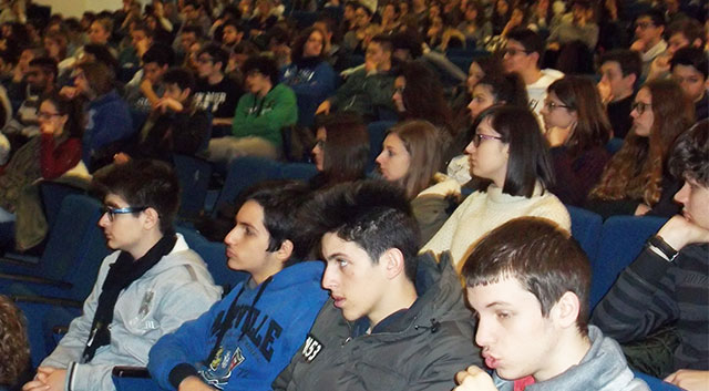 Gli studenti all'incontro (foto © Grazioso)