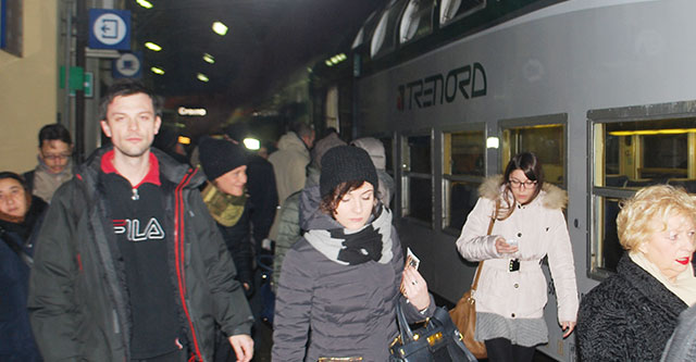Alcuni pendolari (foto © Cremaonline.it)