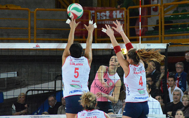 Natalia Viganò in attacco (foto @ Jacini)