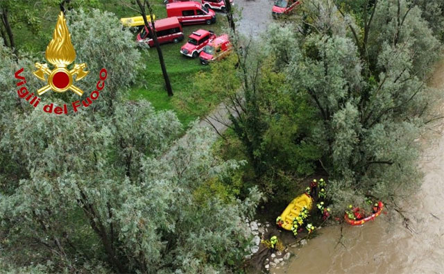 Vigili del fuoco, addestramento sul fiume Serio