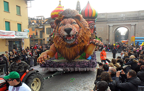 RACALMUTO - Il carro allegorico Il re Leone vince l'edizione