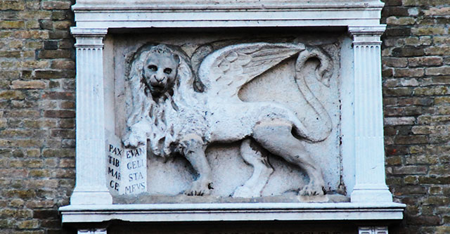 Il Leone di San Marco in piazza Duomo a Crema
